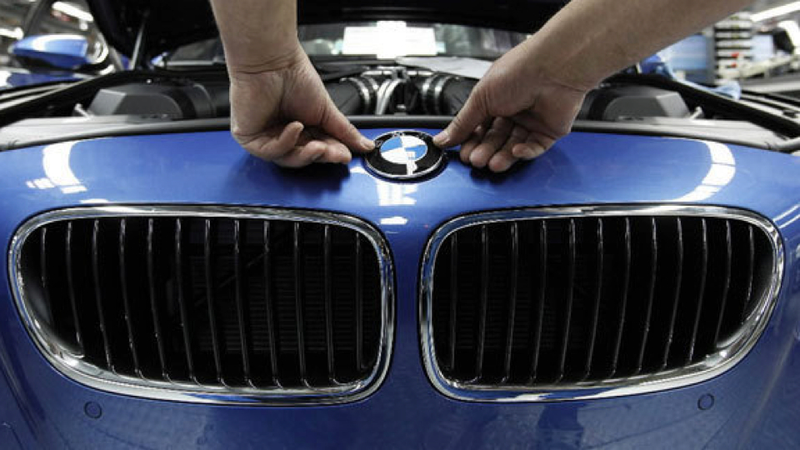 Illustration for article titled GM Pays No Federal Income Tax, Jeep Wrangler Sales Boom, And BMW, Hyundai May Make Sweet Engine Love